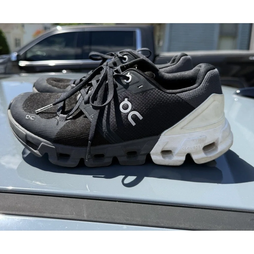 On Cloudflyer Women Running Shoes Black White Size 8 Lightweight Cushion Comfort